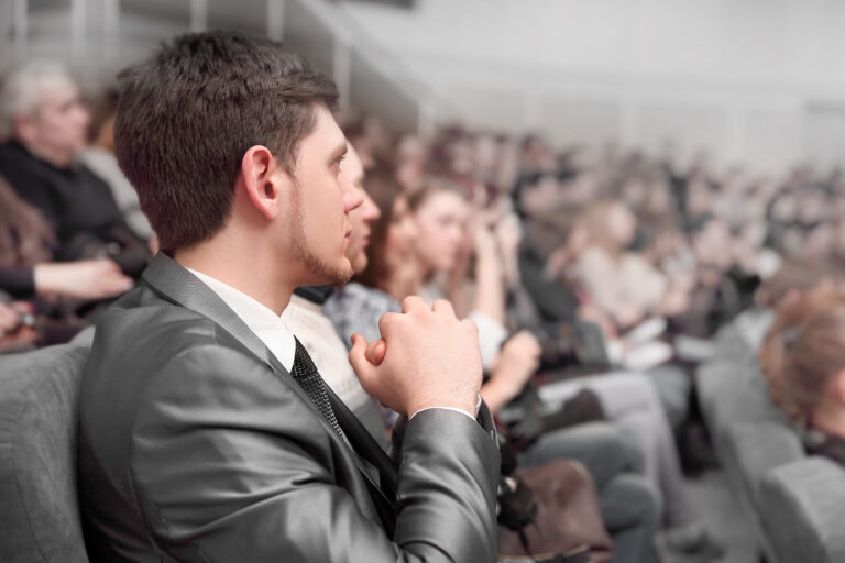 El impacto de las conferencias en la cultura organizacional